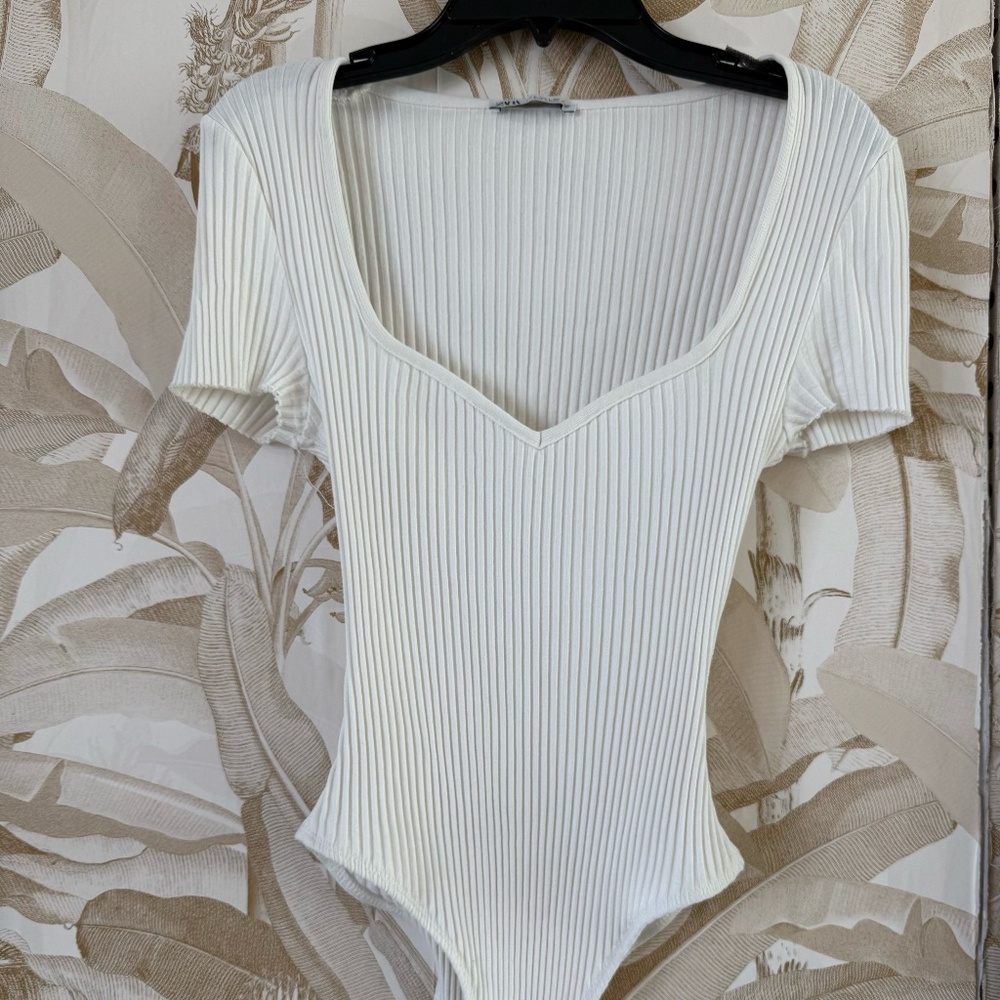 white ripped Bodysuit with deep waved v-neck size large, women - Picture 2 of 3